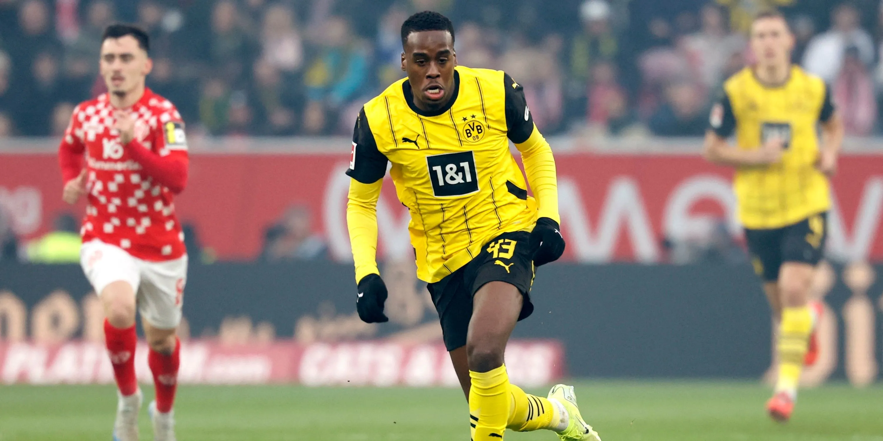 Jamie Bynoe-Gittens trong màu áo Borussia Dortmund