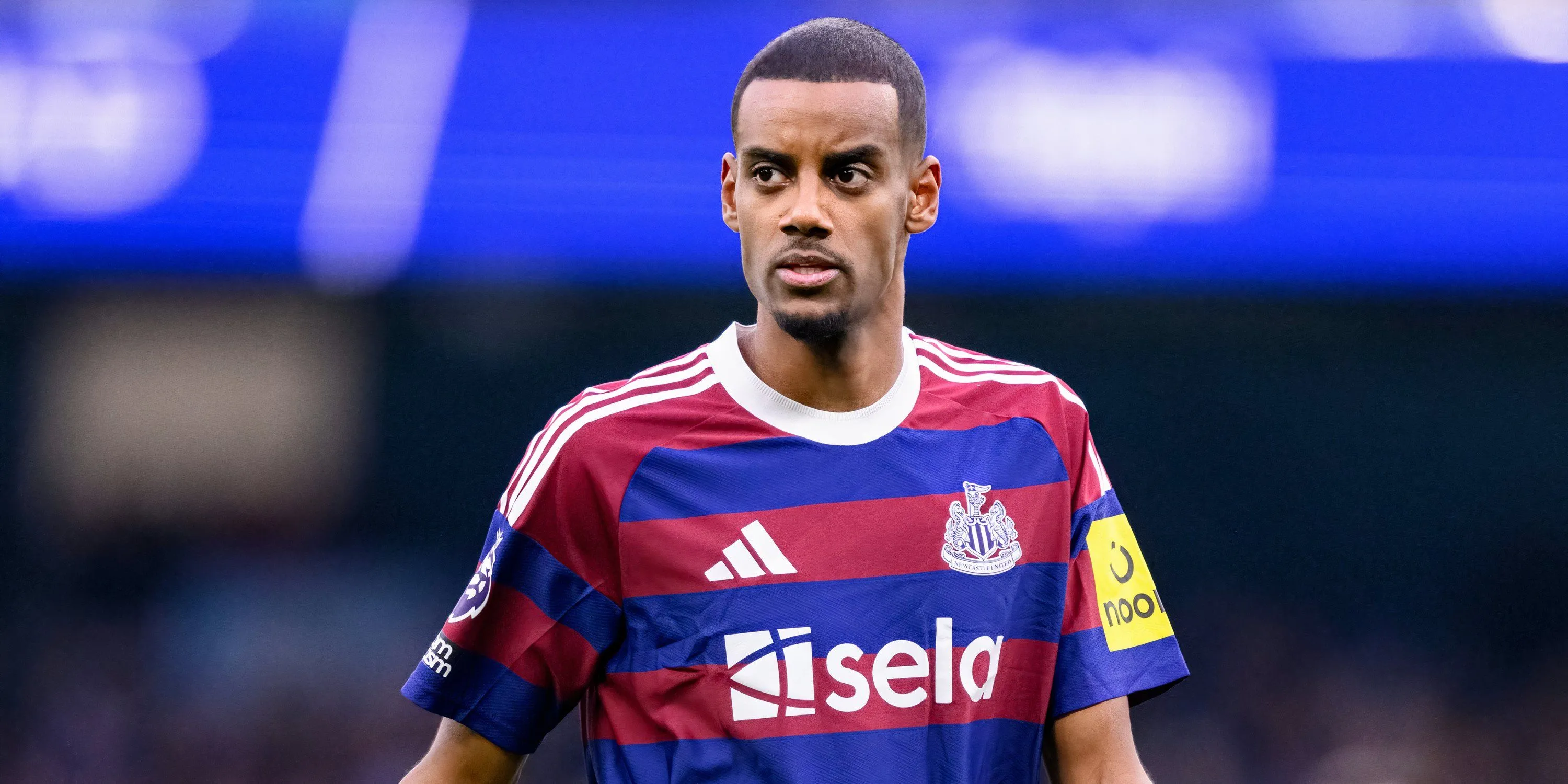 Alexander Isak, mục tiêu hàng đầu của Liverpool, trong pha bóng của Newcastle United