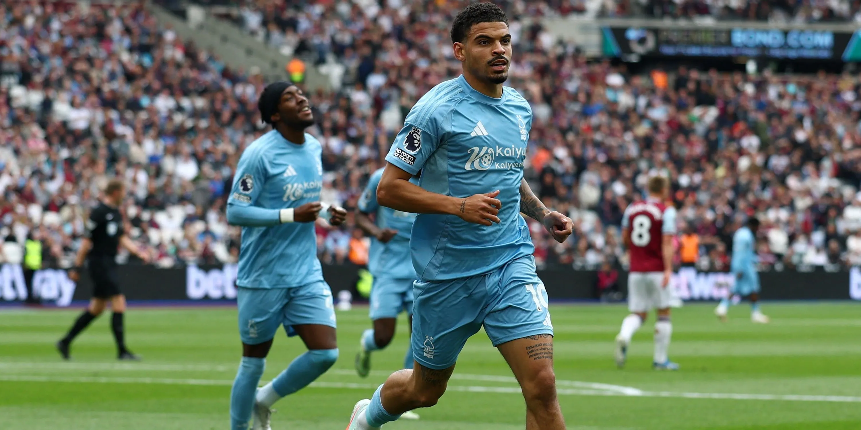 Cầu thủ Morgan Gibbs-White của Nottingham Forest ăn mừng bàn thắng, mục tiêu chuyển nhượng của Tottenham