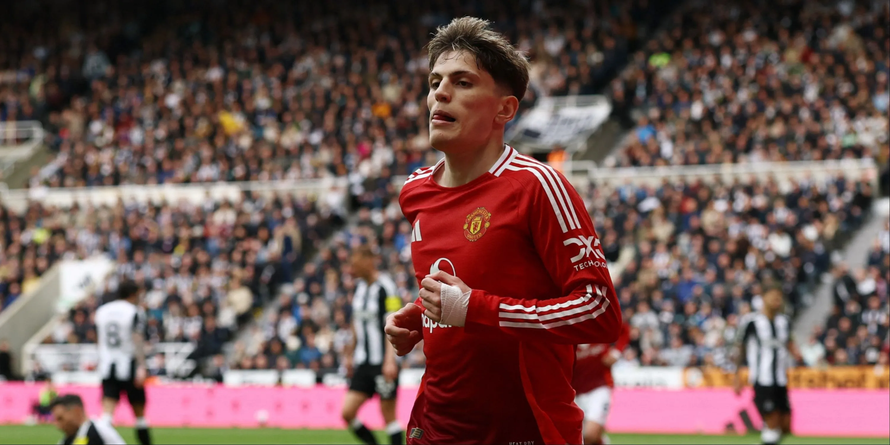 Cầu thủ trẻ Alejandro Garnacho thể hiện khả năng trên sân cỏ cho Manchester United
