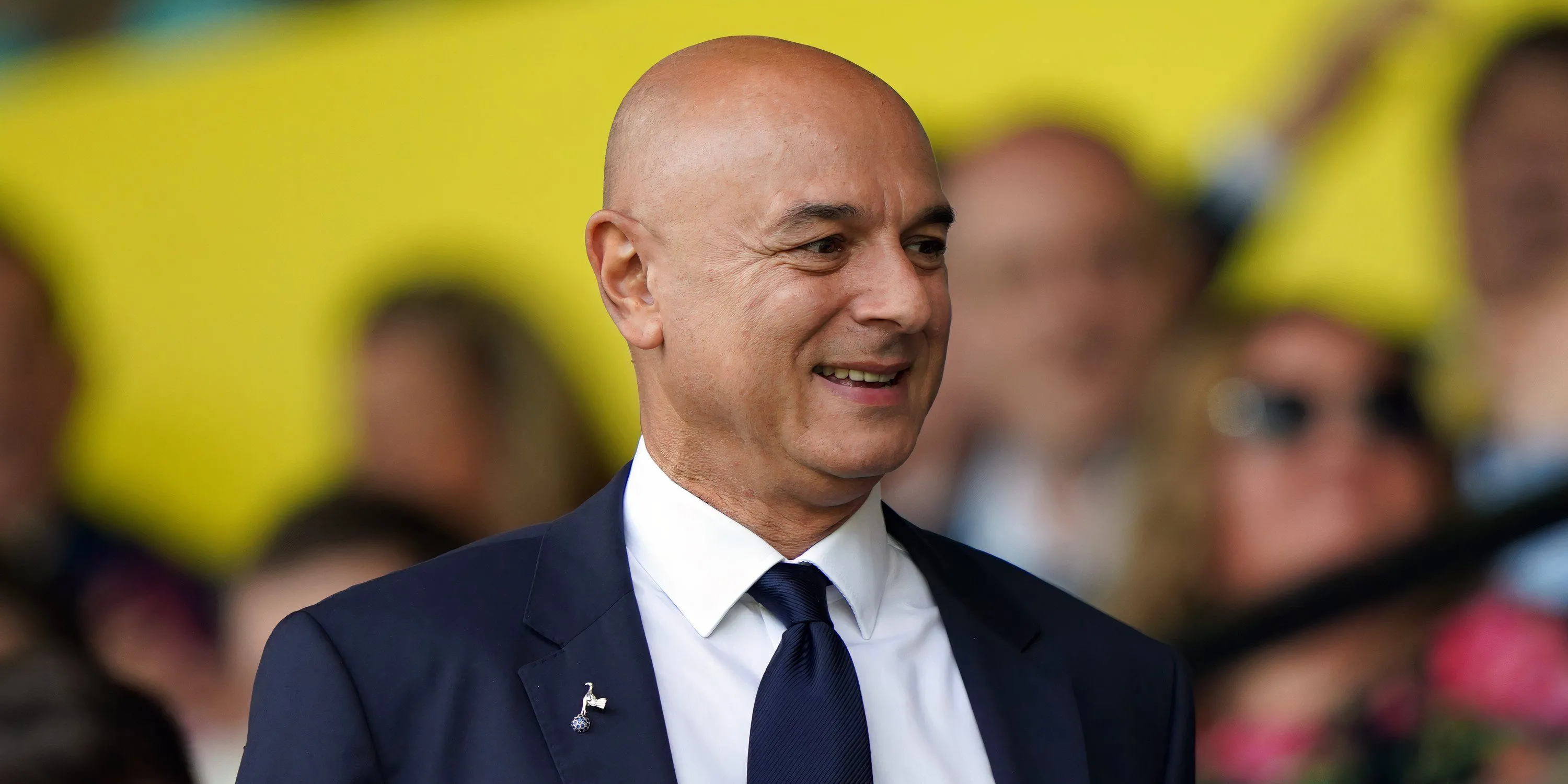Chủ tịch Daniel Levy trong bối cảnh tin đồn chuyển nhượng của Tottenham.