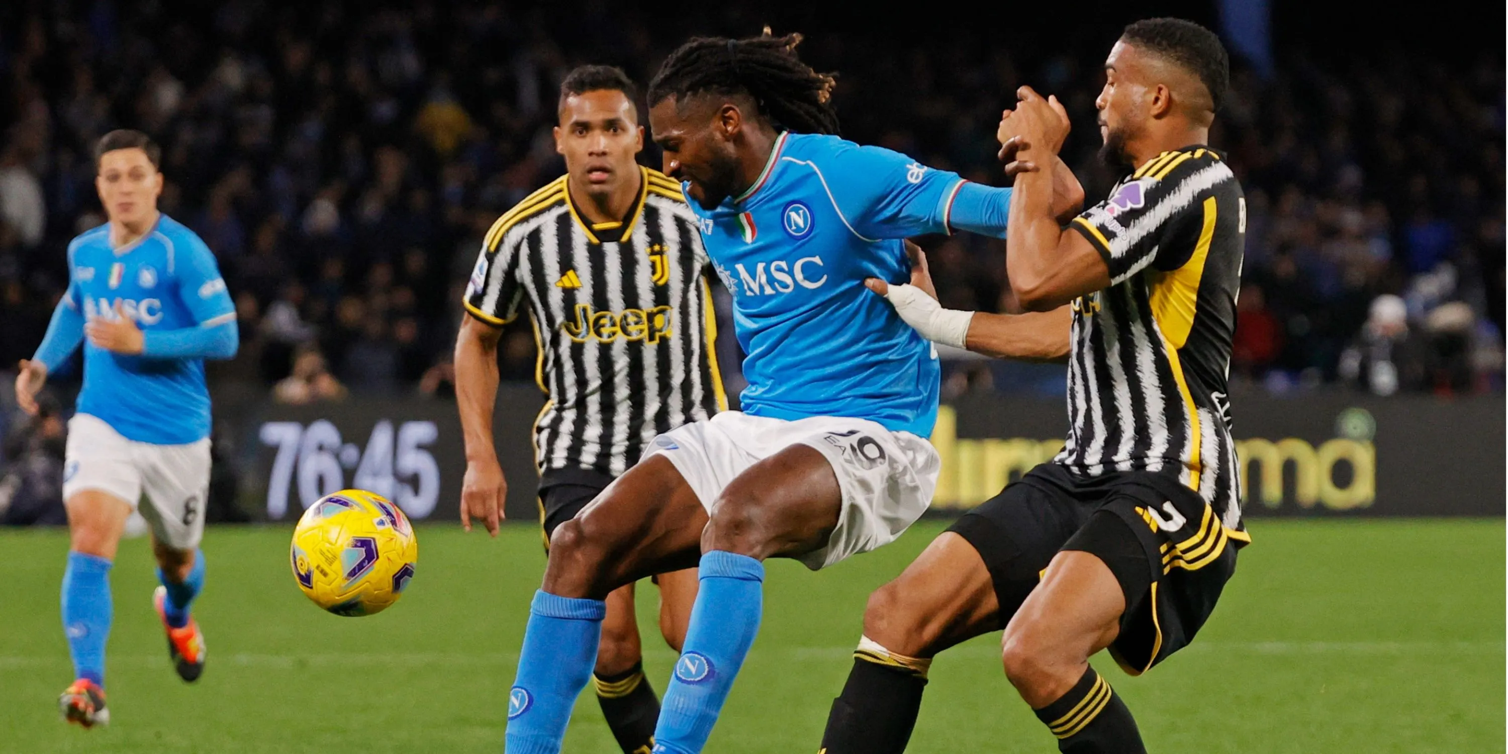 Frank Zambo-Anguissa của Napoli, mục tiêu chuyển nhượng đầy tham vọng của Sunderland.