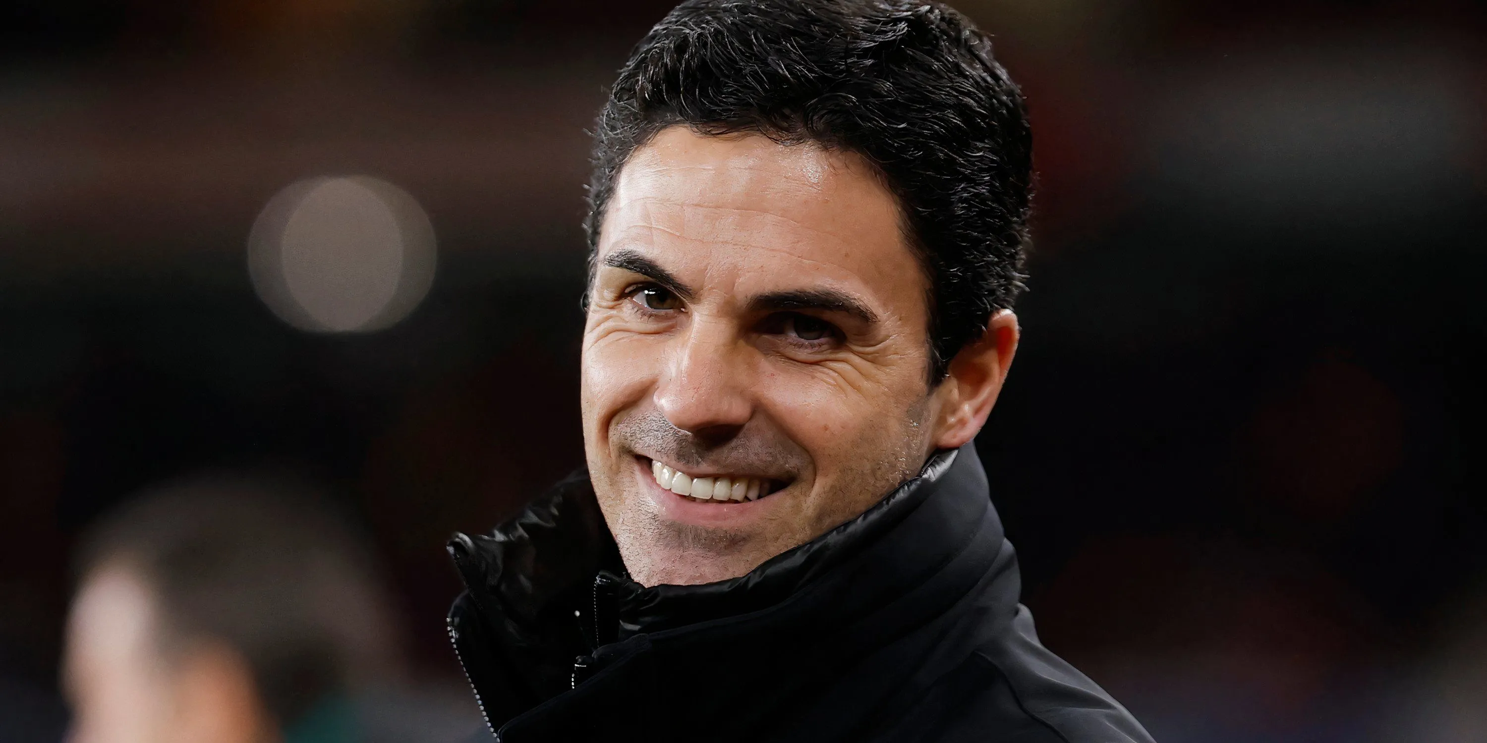 Huấn luyện viên Mikel Arteta của Arsenal trên sân tập