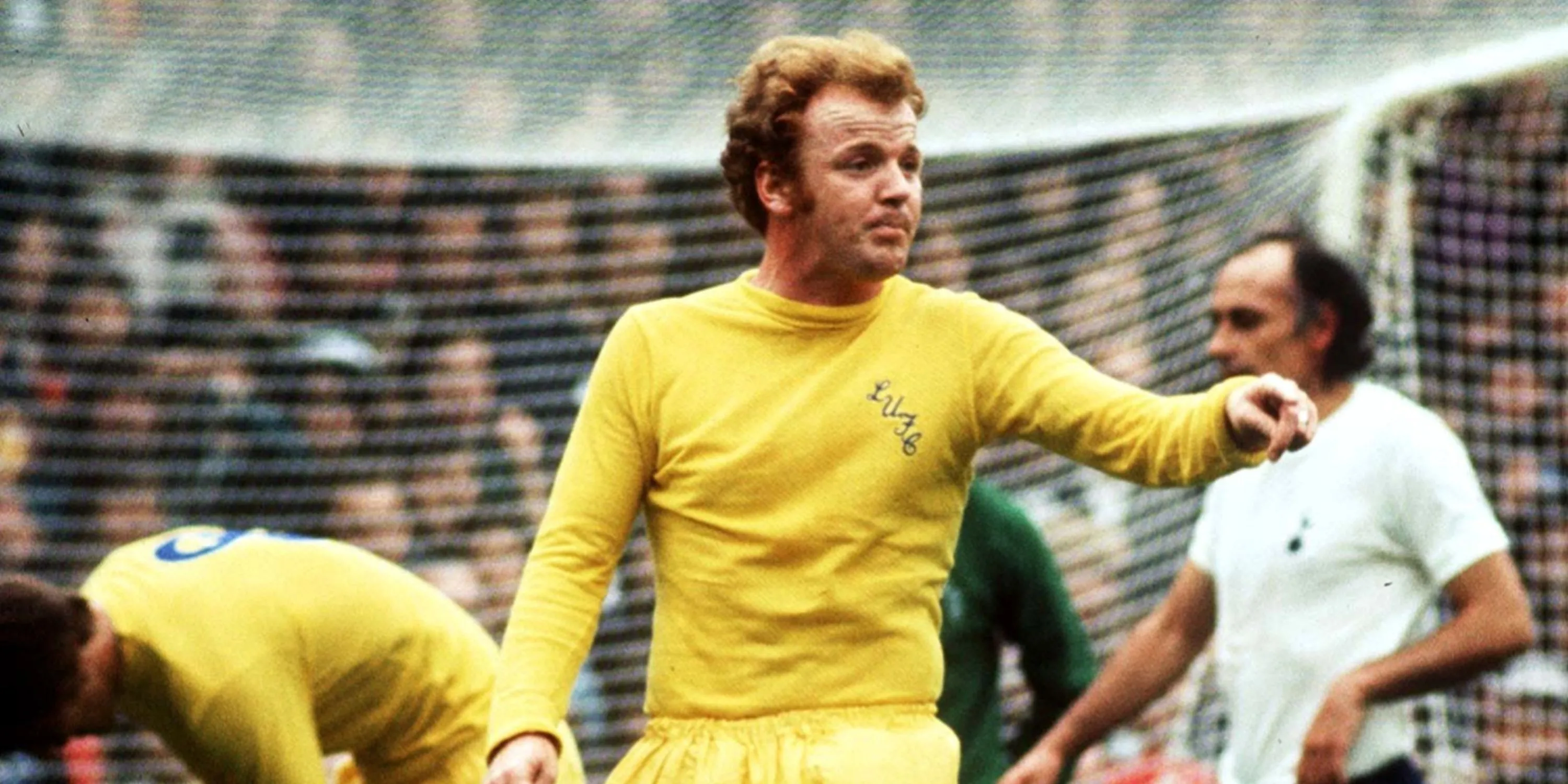 Huyền thoại Billy Bremner trong màu áo Leeds United, biểu tượng của tinh thần chiến đấu