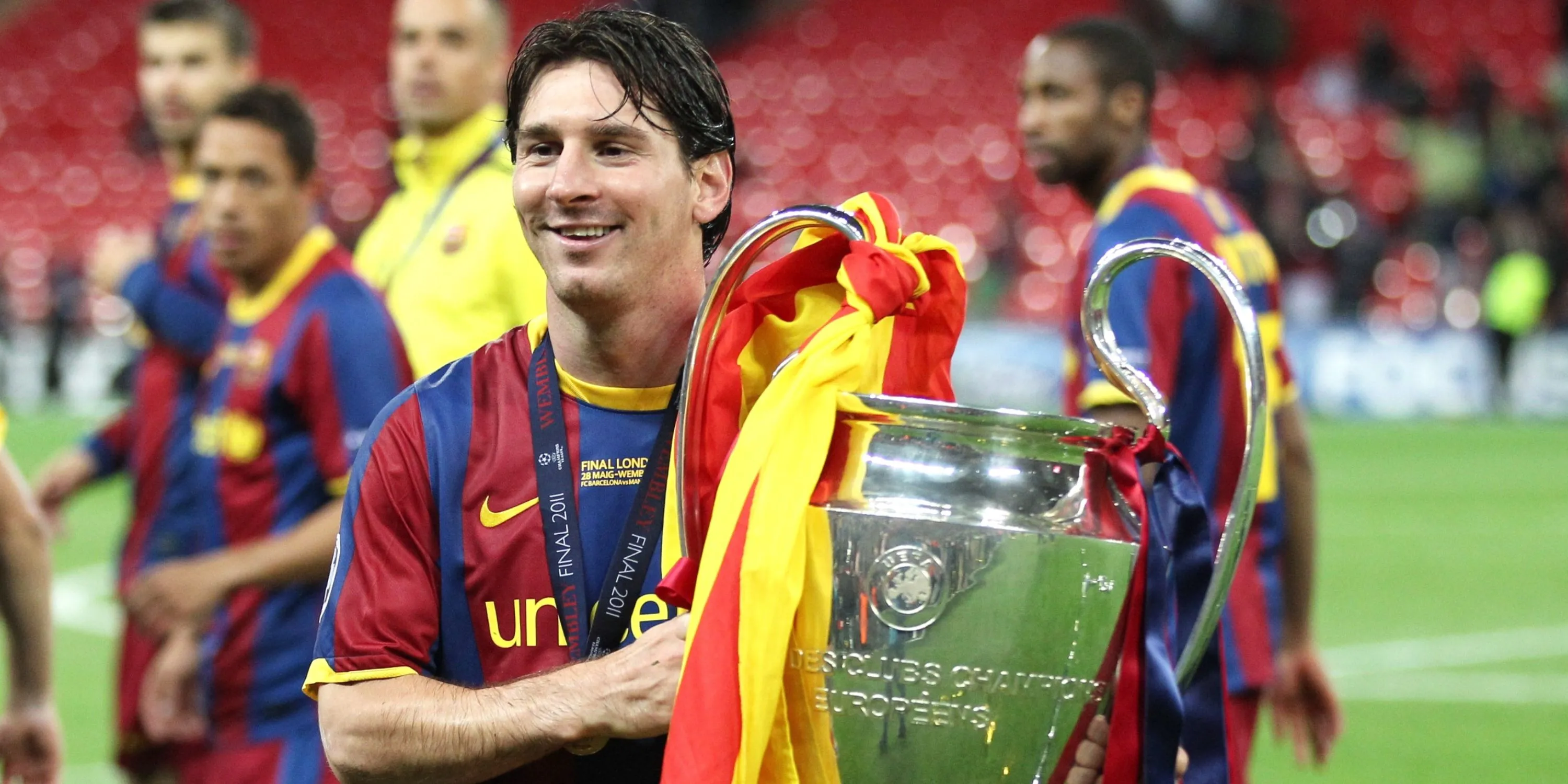 Lionel Messi nâng cao cúp Champions League năm 2011 sau khi đánh bại Manchester United