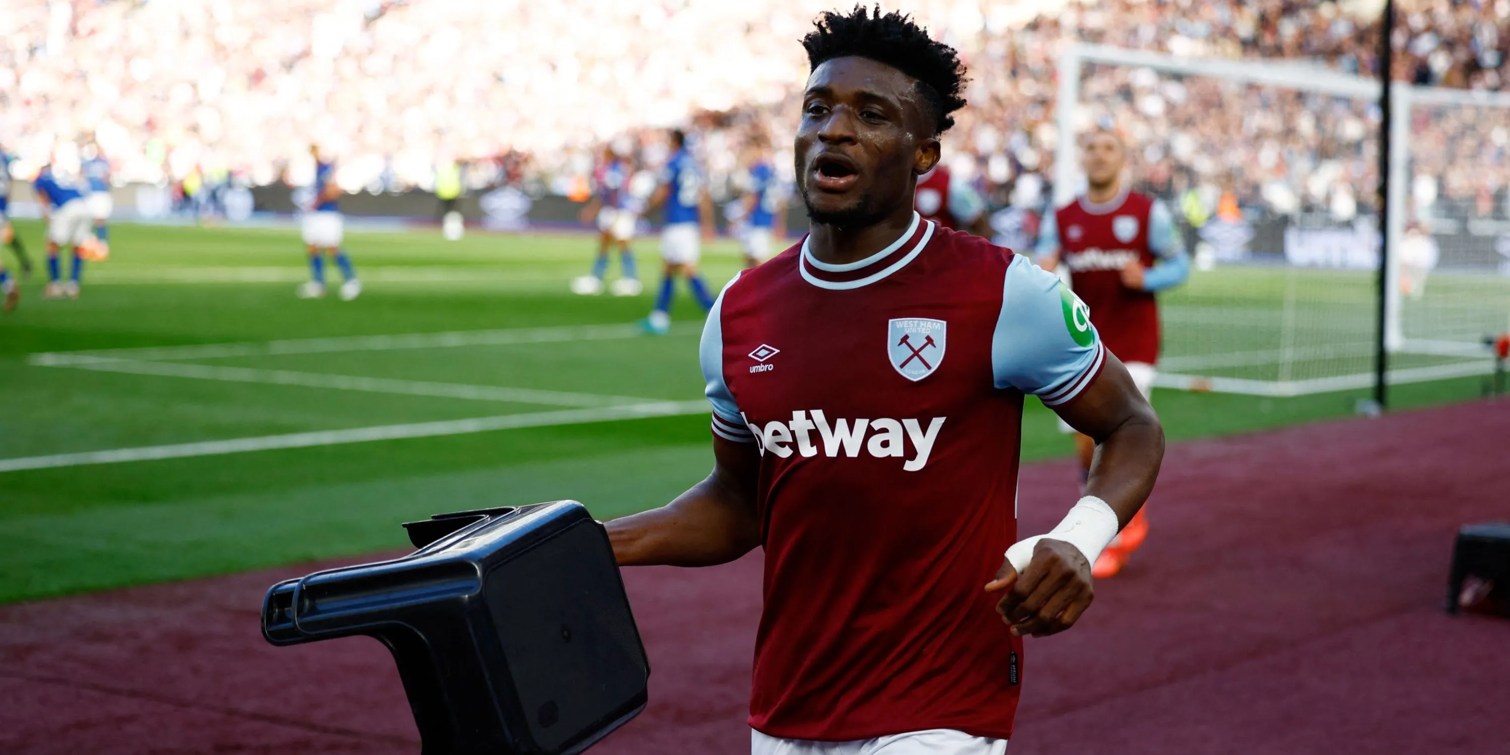 Mohammed Kudus ăn mừng bàn thắng trong màu áo West Ham