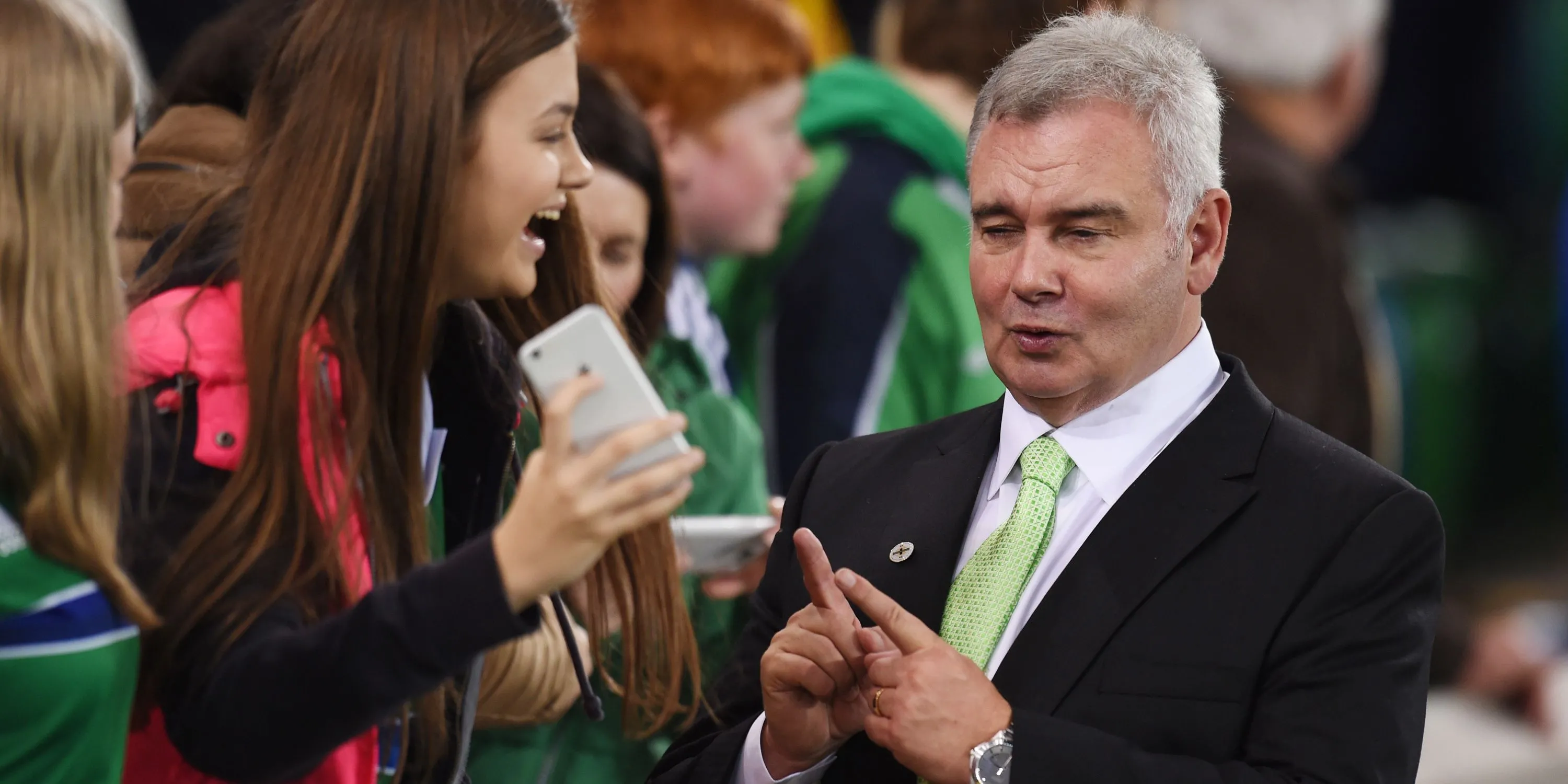 Người dẫn chương trình Eamonn Holmes, một cổ động viên cuồng nhiệt của Manchester United, xuất hiện trên truyền hình.
