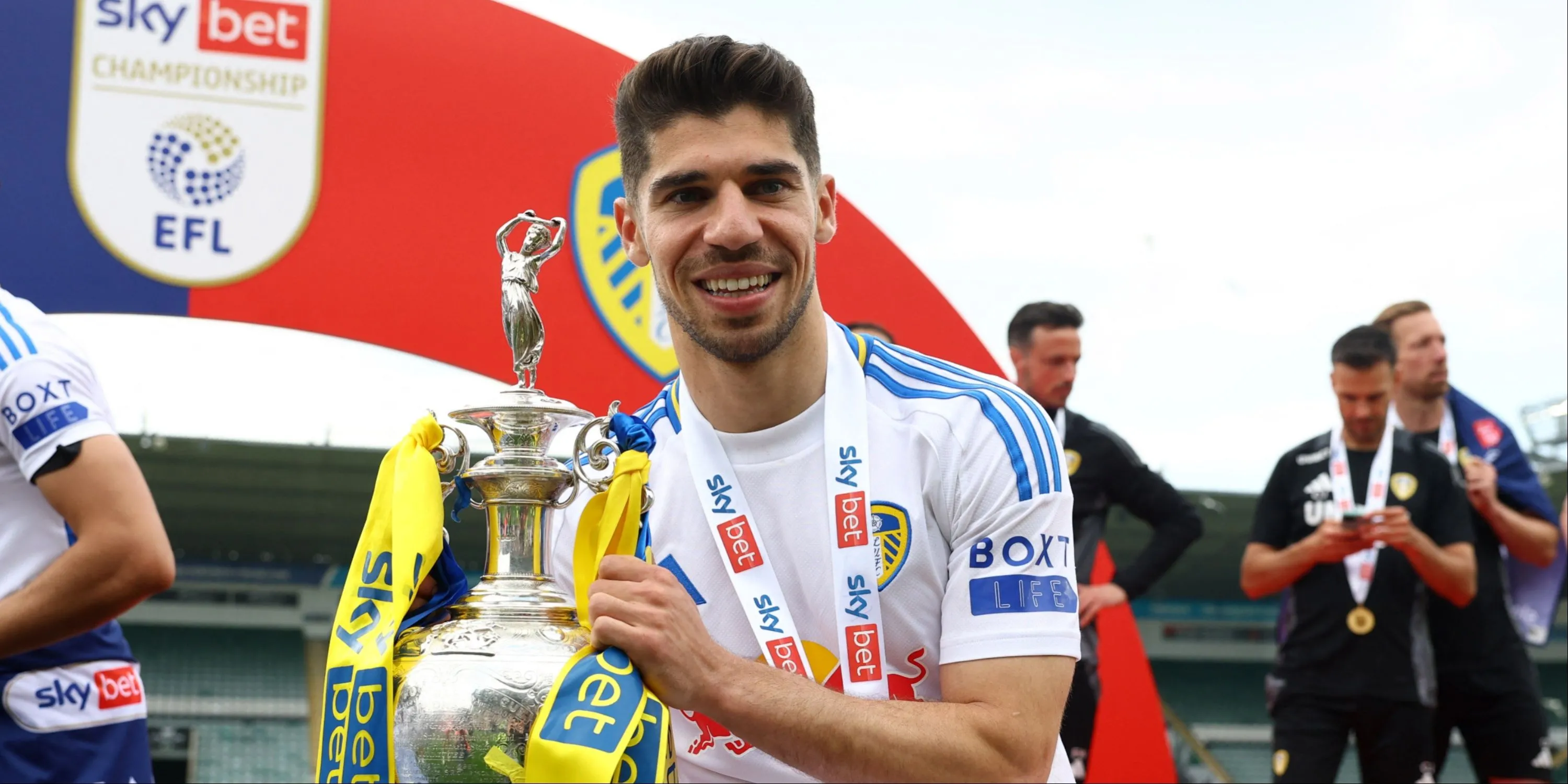 Tiền đạo Manor Solomon trong màu áo Leeds United