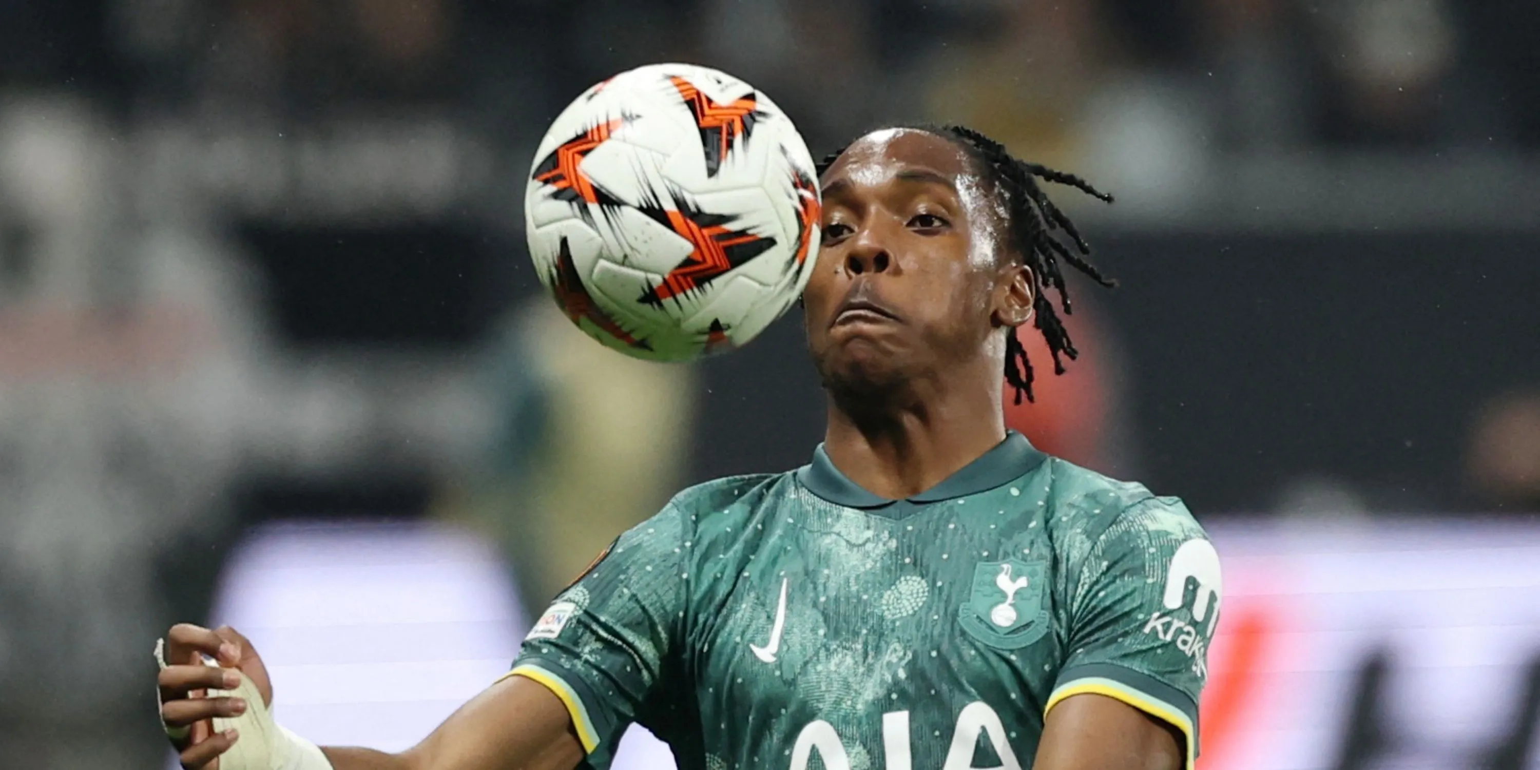 Tiền đạo Mathys Tel trong màu áo Tottenham