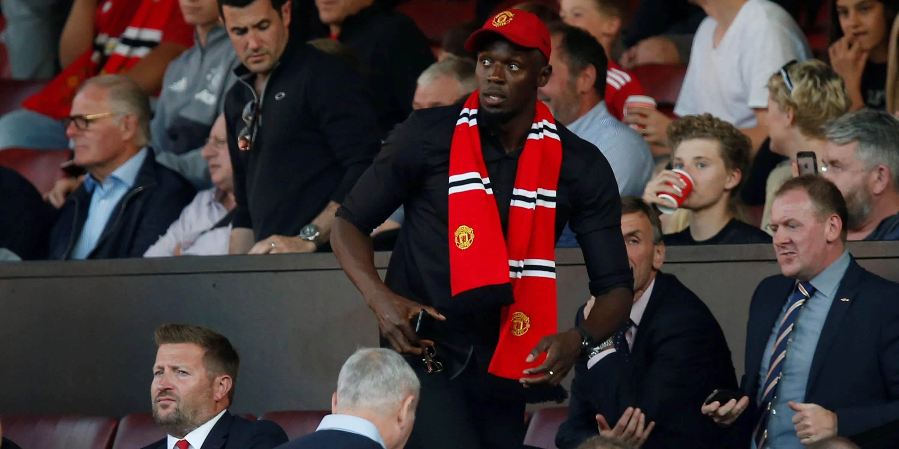 Vận động viên điền kinh huyền thoại Usain Bolt, một fan cuồng nhiệt của Manchester United, tại sân Old Trafford.