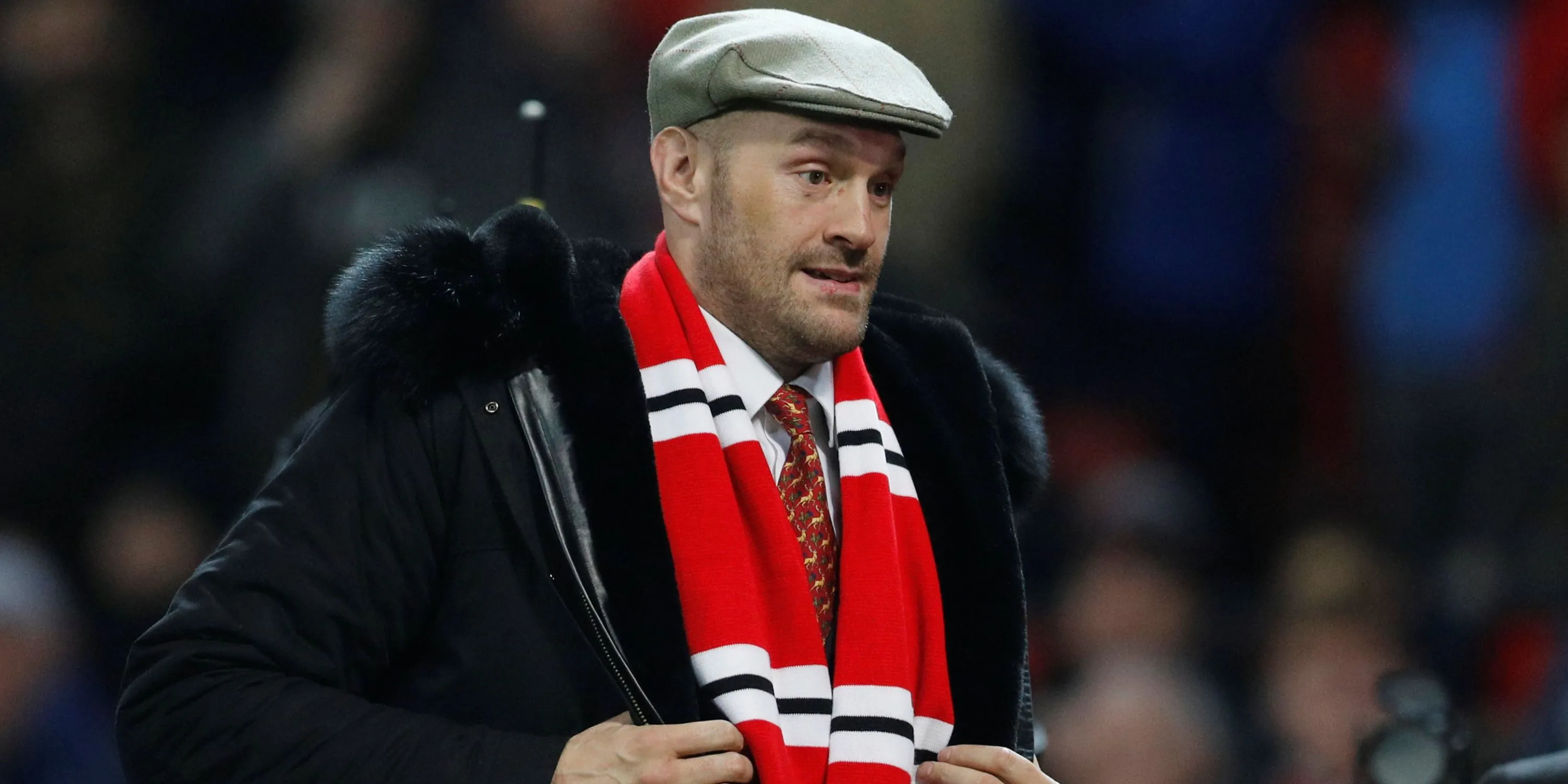 Võ sĩ quyền Anh Tyson Fury, một cổ động viên trung thành của Manchester United, tại sân vận động Old Trafford.