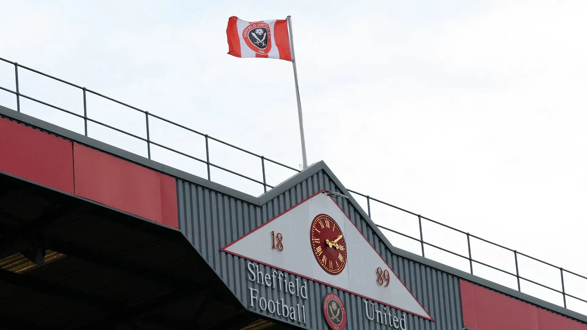 Bramall Lane, sân nhà của Sheffield United, và thiết kế áo đấu tinh tế