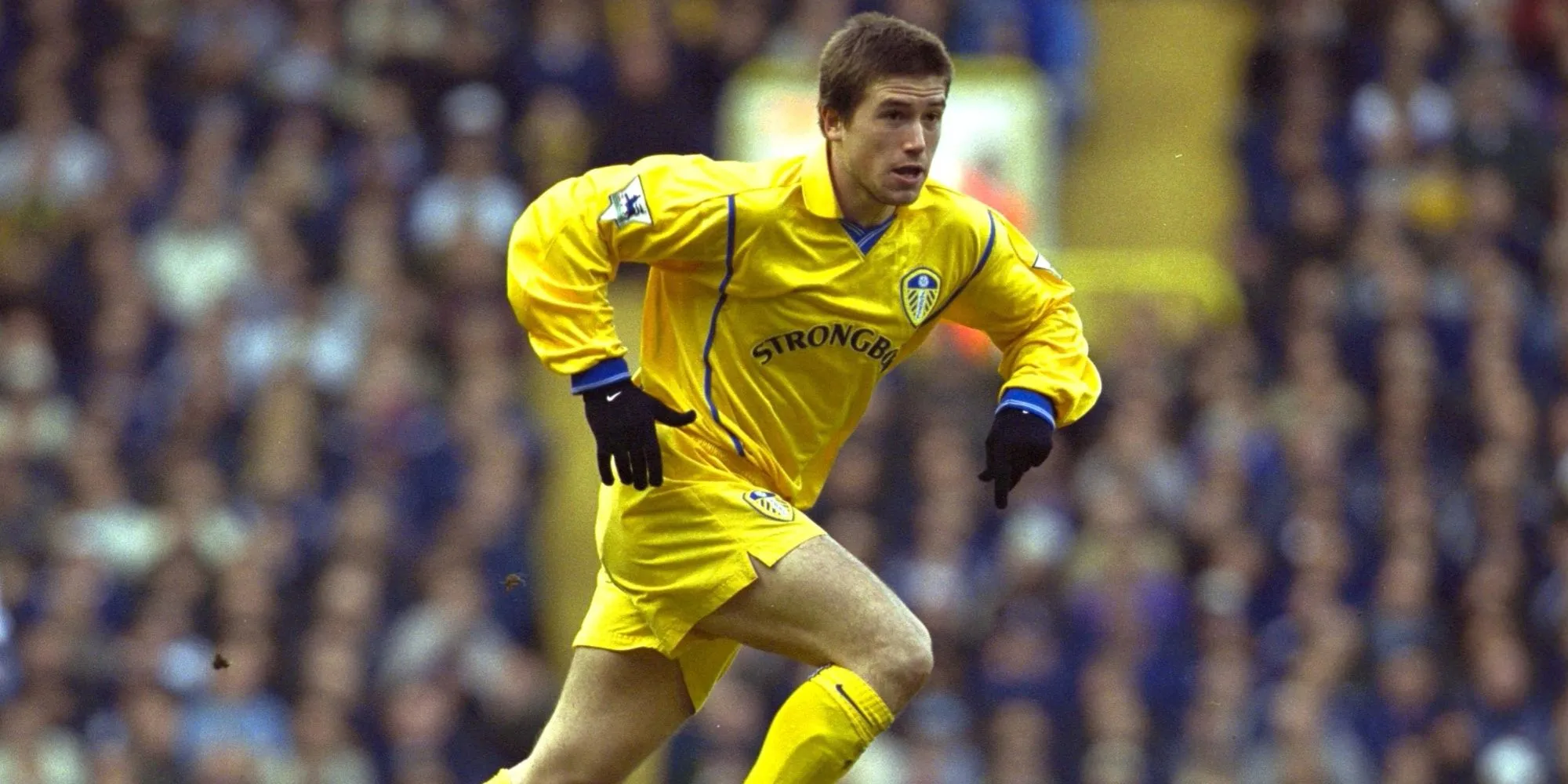 Harry Kewell trong màu áo Leeds United tại Premier League