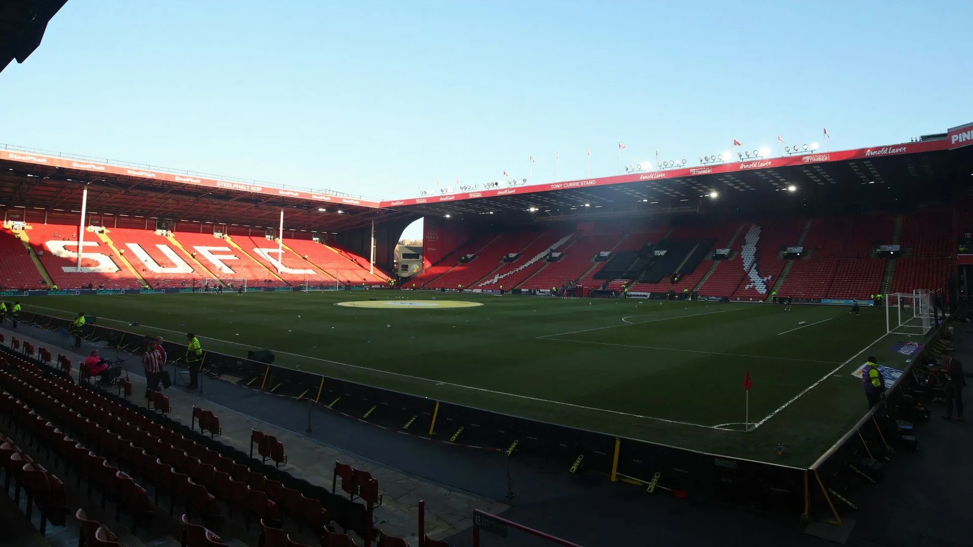 Sân vận động Bramall Lane, nơi Ricky Holmes chuyển đến sau khi rời Charlton Athletic.