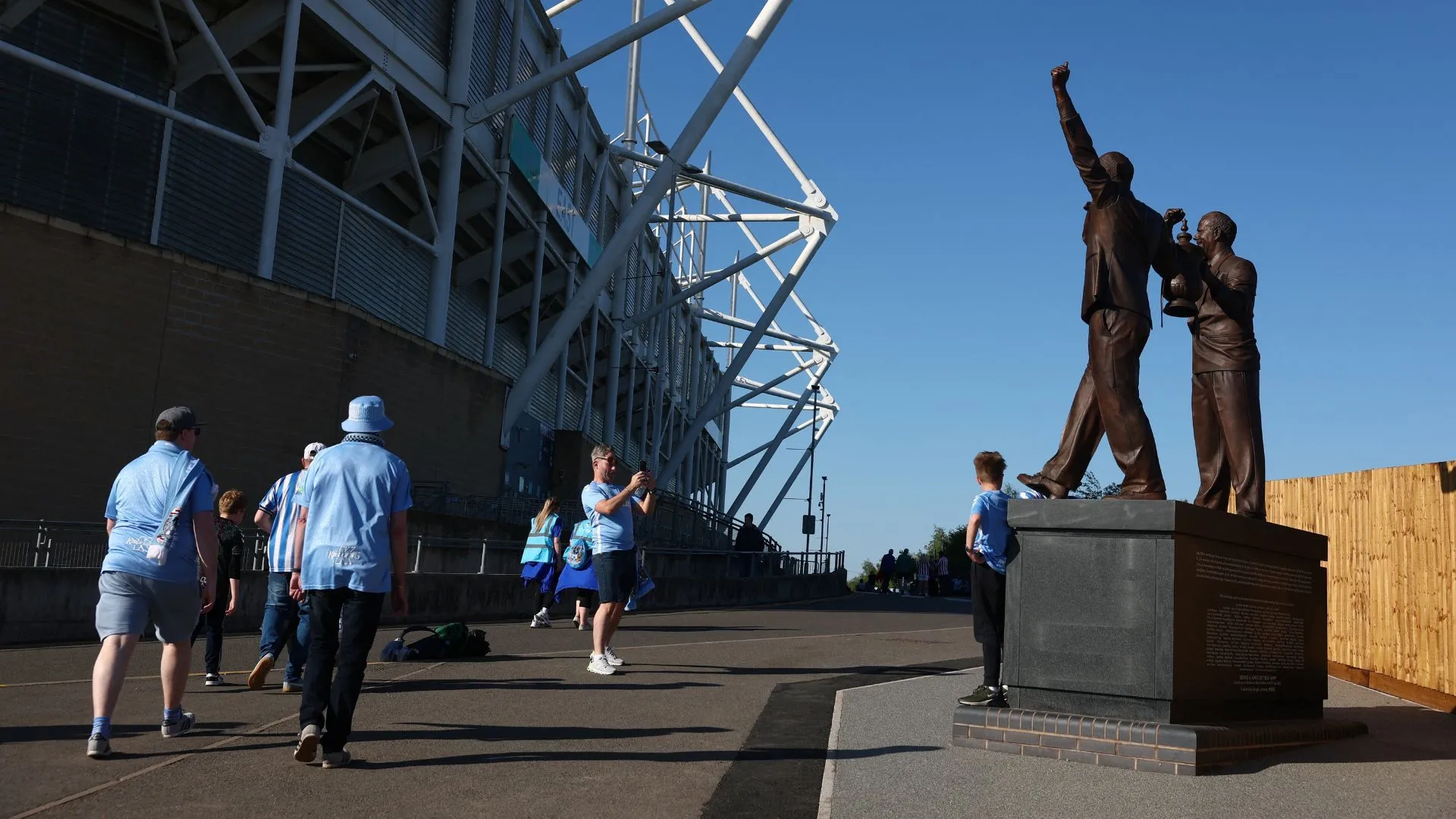 Sân vận động CBS Arena và niềm tự hào áo đấu mới của Coventry City