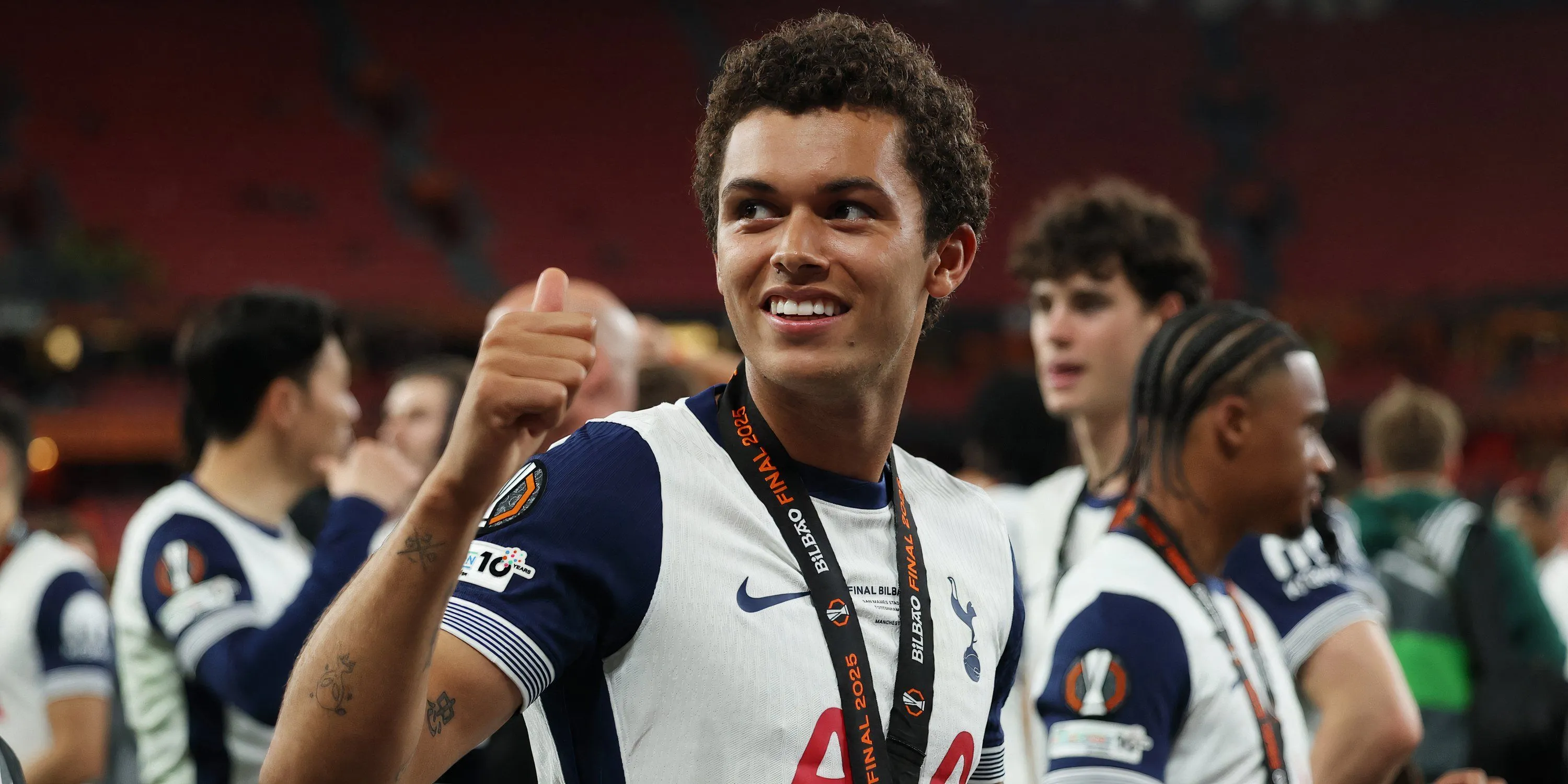 Brennan Johnson ăn mừng bàn thắng cho Tottenham