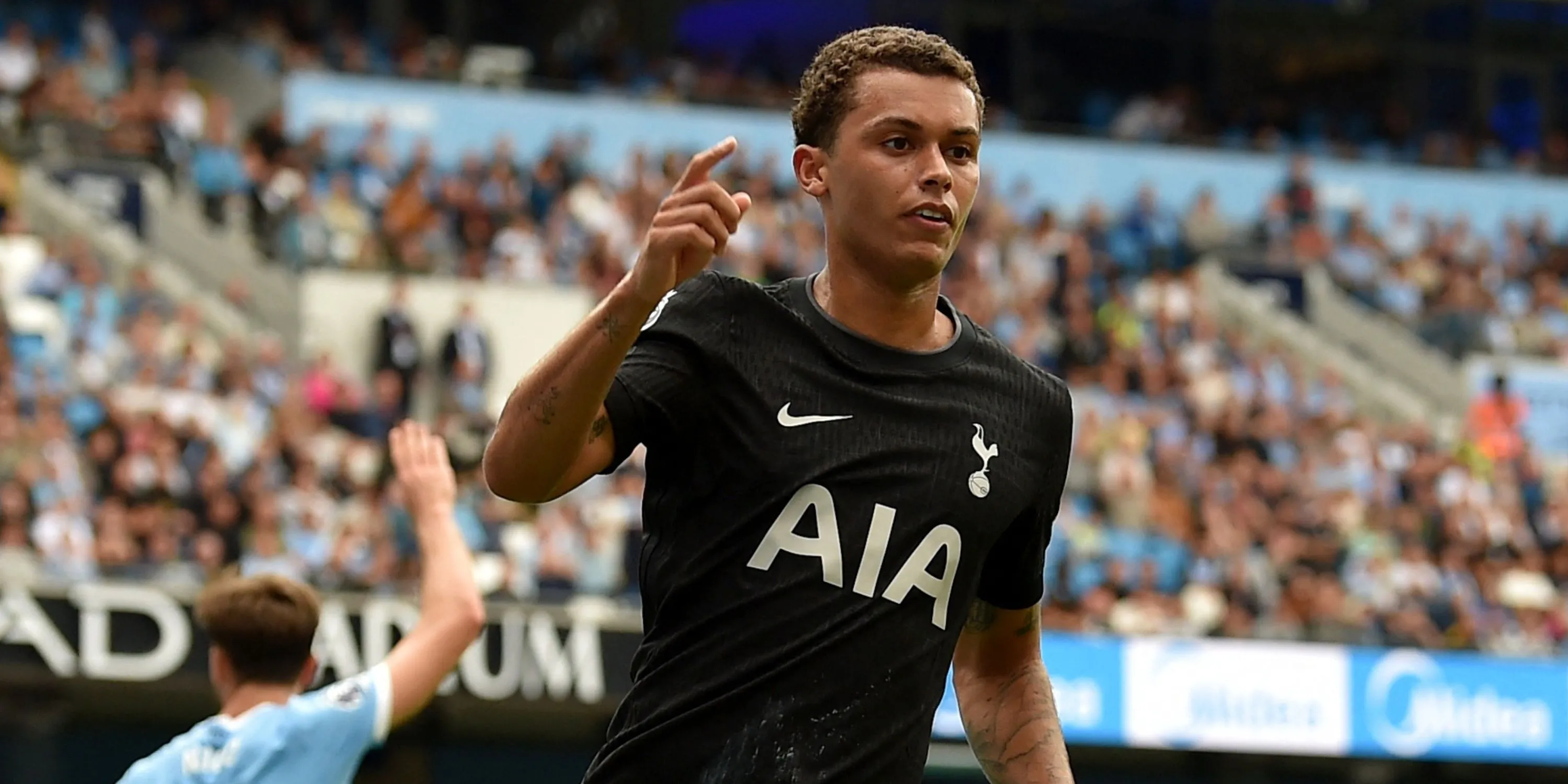 Brennan Johnson cầu thủ chạy cánh Tottenham