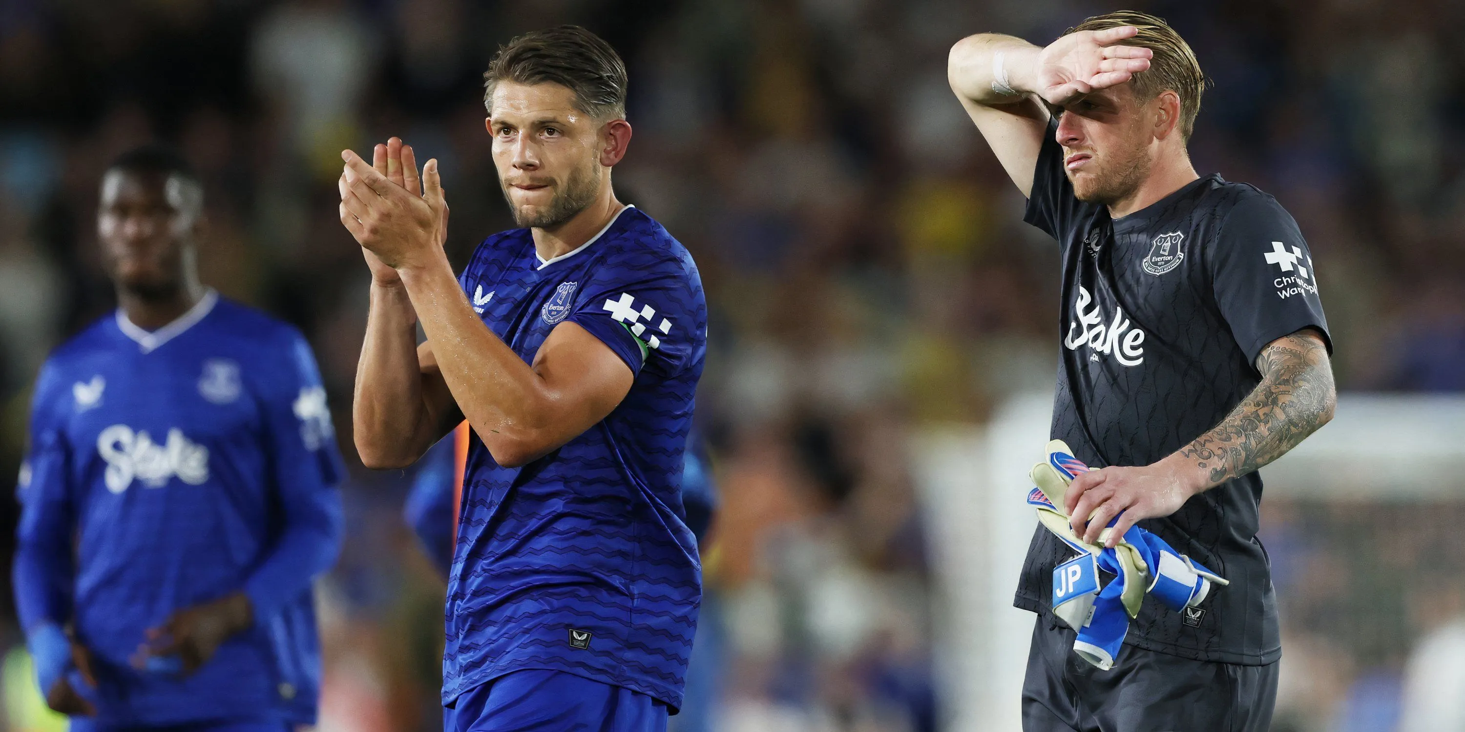 James Tarkowski và Jordan Pickford, bộ đôi trụ cột hàng thủ Everton trước trận đấu Liverpool