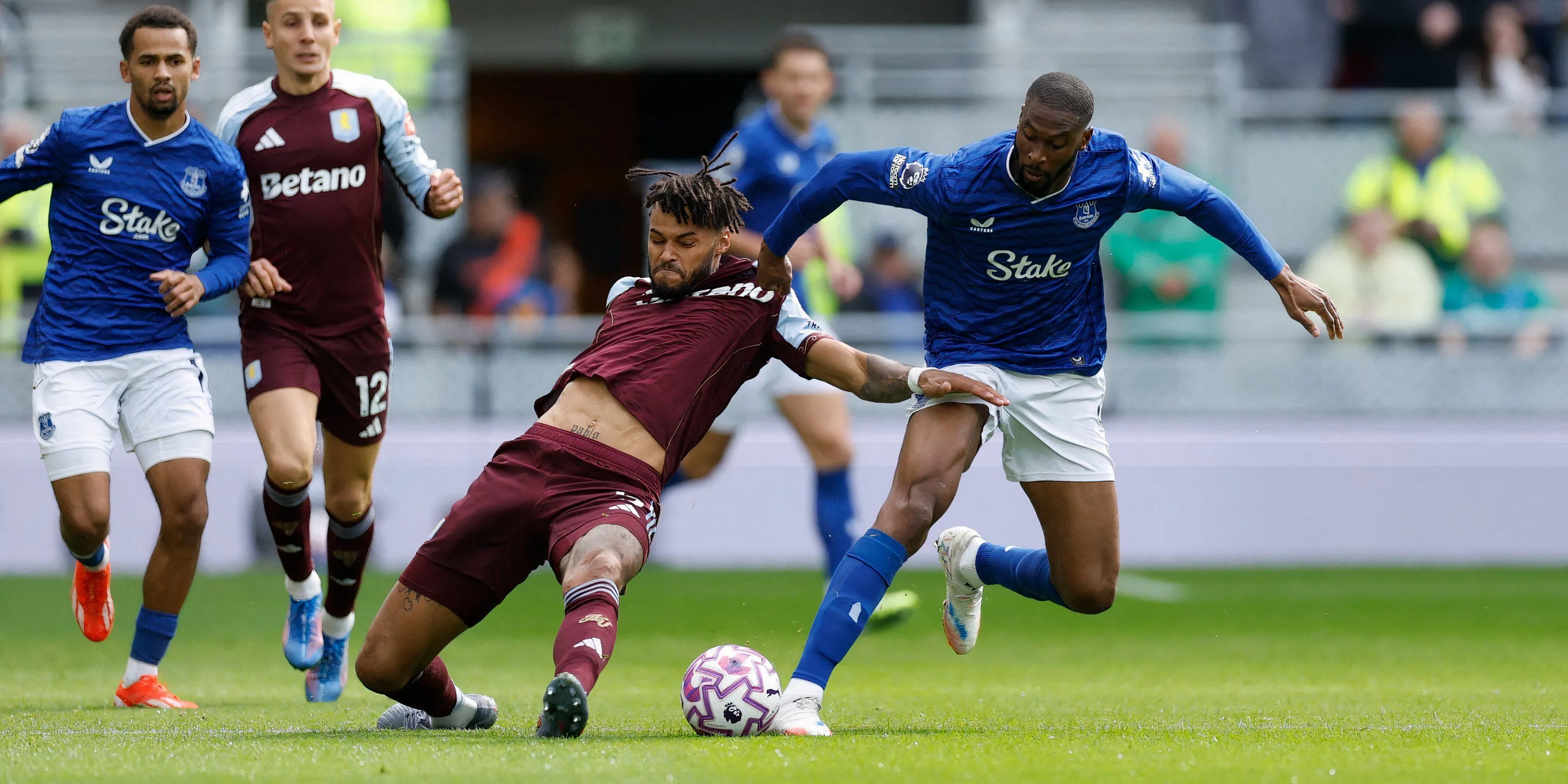 Tiền đạo Beto trong màu áo Everton, cầu thủ đang phải vật lộn với khả năng dứt điểm