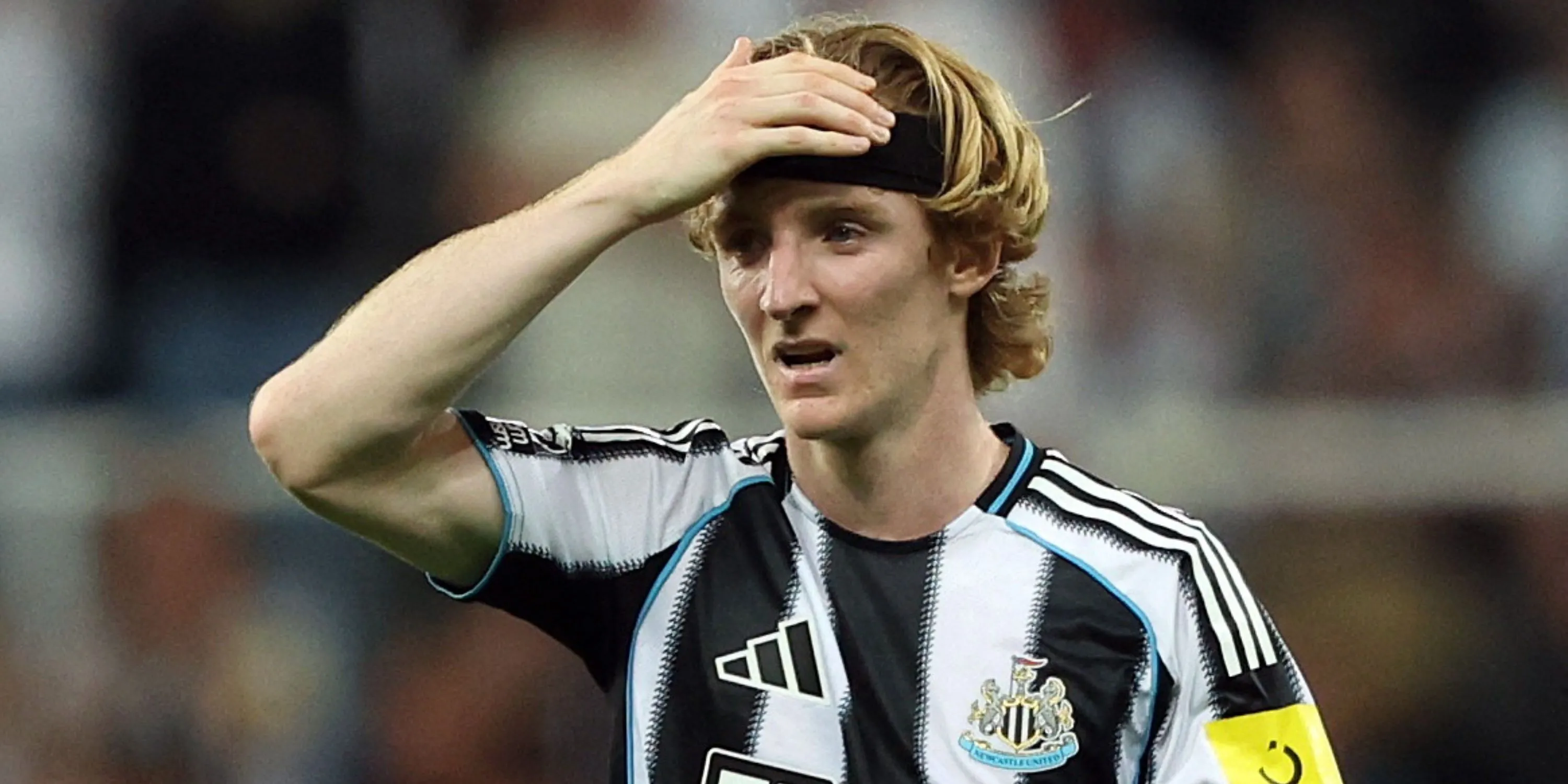 Anthony Gordon ăn bàn và kiến tạo cho Newcastle