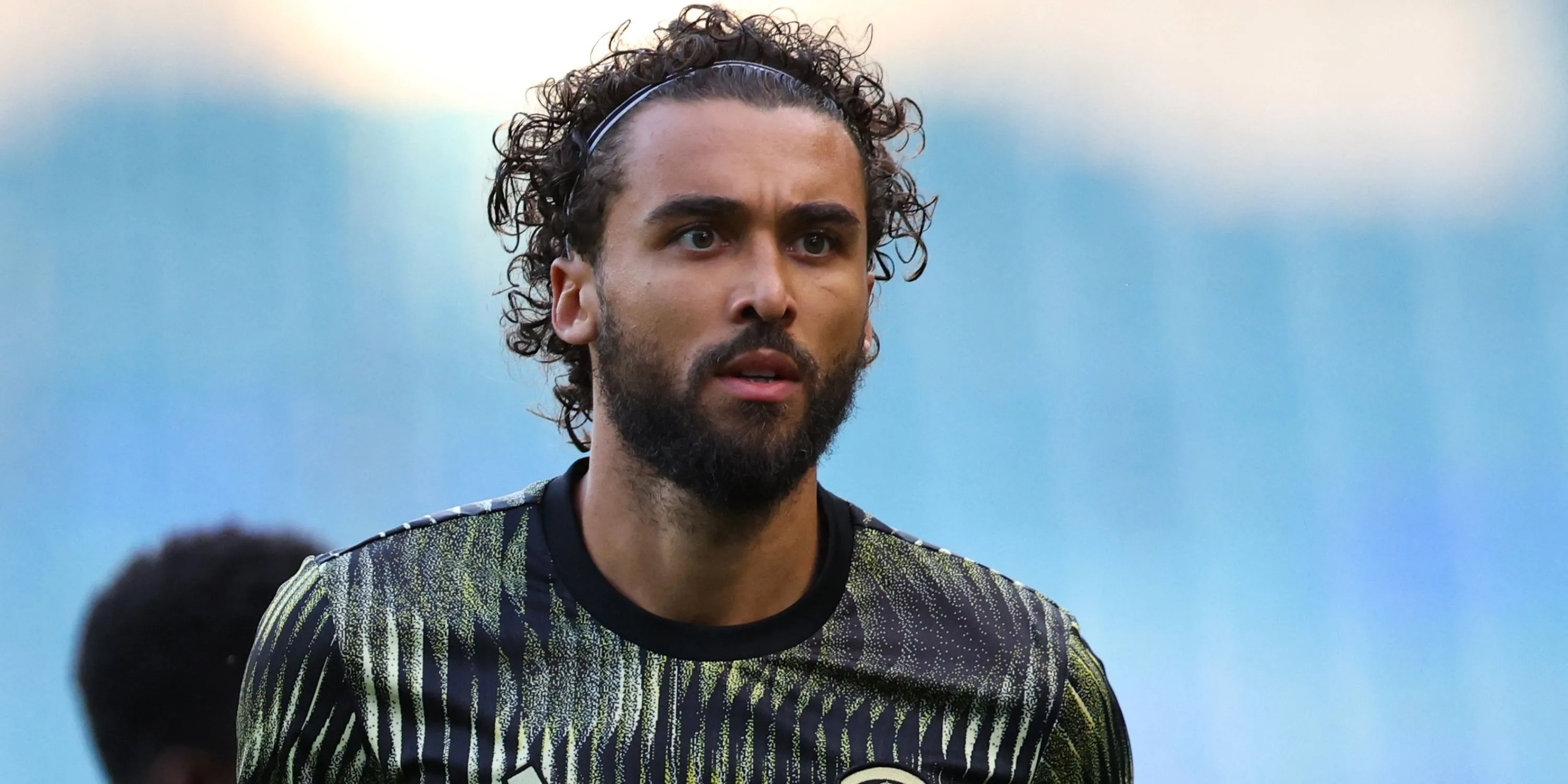 Calvert-Lewin đánh đầu ghi bàn cho Leeds trước Wolves