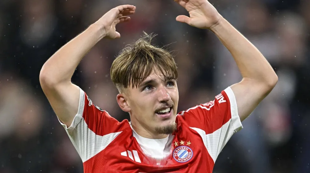 Lennart Karl ăn mừng bàn thắng đầu tiên cho Bayern trong trận đấu gần nhất, biểu tượng của tài năng trẻ đang lên.