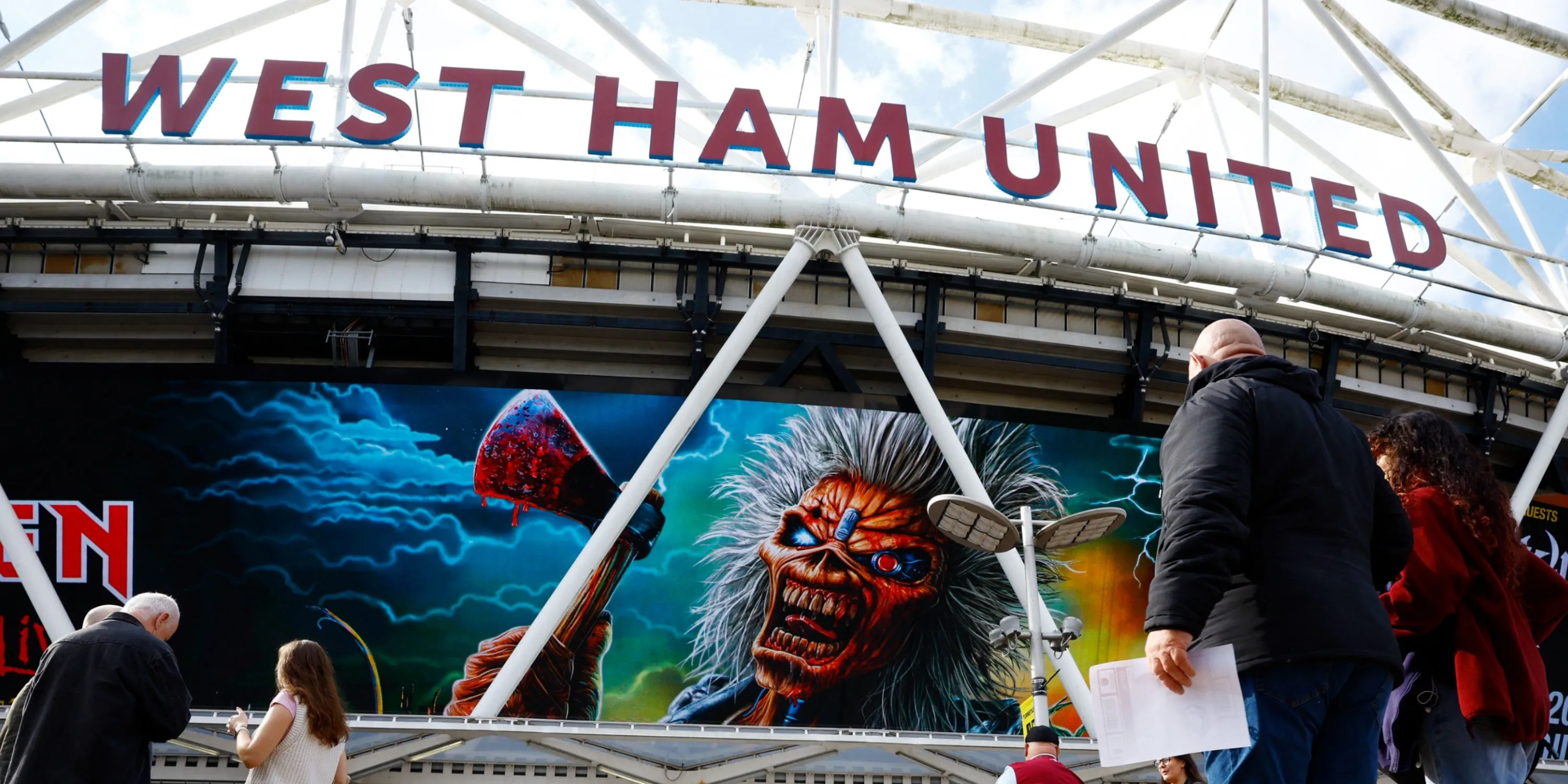 London Stadium - sân nhà West Ham nơi đội cần tìm điểm sáng ngay lập tức